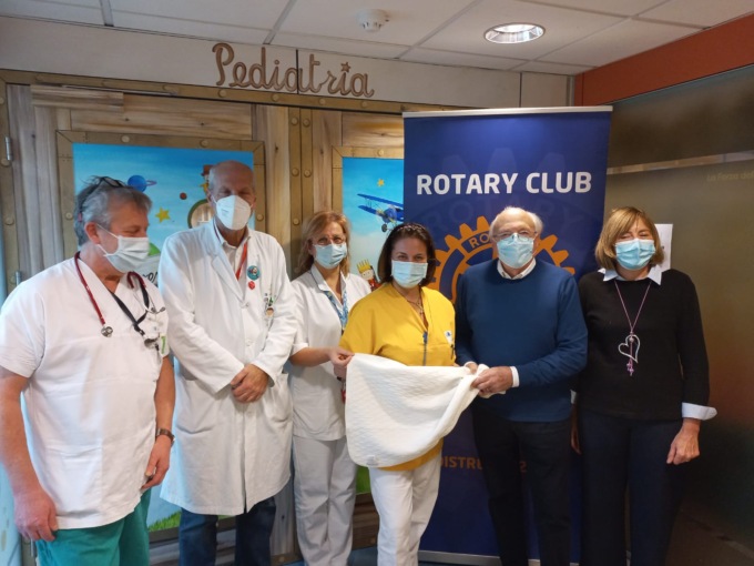 Copertine per i nati prematuri del Santo Stefano donate dal Rotary Club di Prato