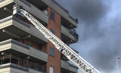 Spara alla moglie e poi si toglie la vita con lo stesso fucile: tragedia in via Filzi a Prato