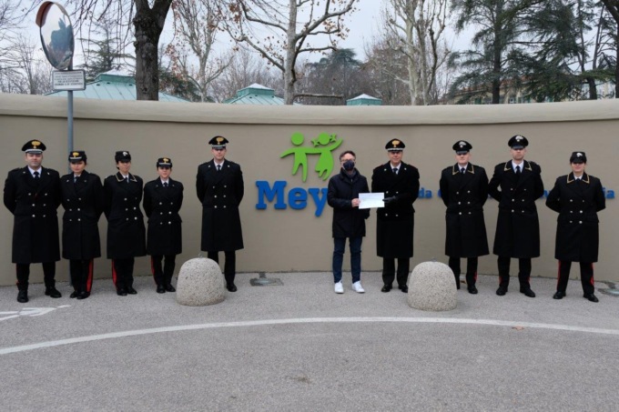 I frequentatori della Scuola Marescialli dei Carabinieri hanno fatto la loro donazione al Meyer