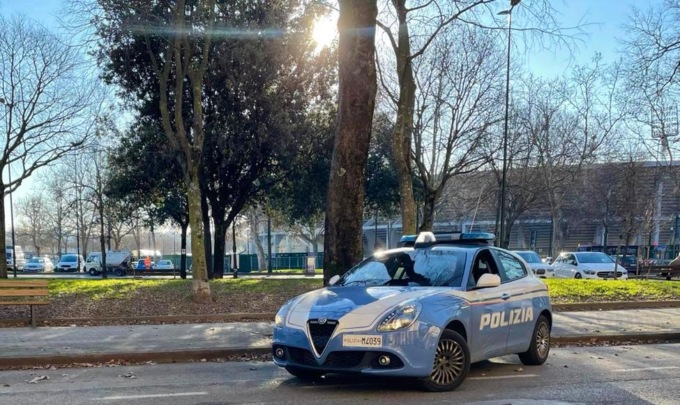 Scatta l’allarme e invia le foto in tempo reale alla Polizia di Stato: arrestato 34 enne per tentato furto aggravato