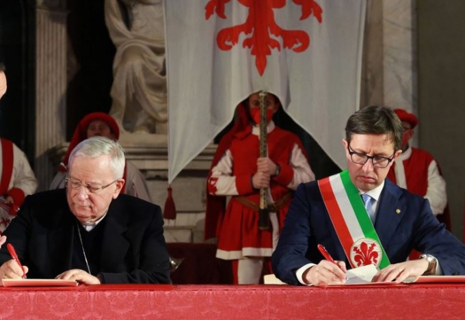Firmata la dichiarazione di Firenze, Nardella: “Carta Vescovi-Sindaci Mediterraneo fatto storico”