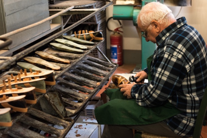 Artigianato, a Firenze addio a Laudato calzolaio dei sandali ispirati ai miti greci