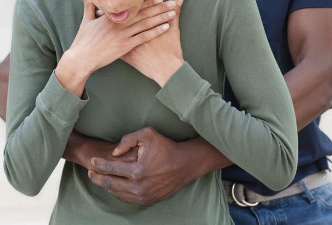 Muore soffocato da un boccone di bistecca: tragedia in un campeggio