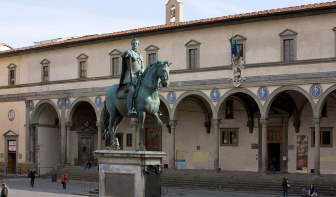 Festa 8 marzo, il Loggiato degli Innocenti si illumina di giallo mimosa