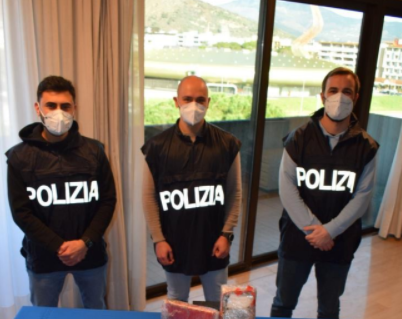 Prato, arrestato corriere della droga e sequestrati 25 chili di cocaina