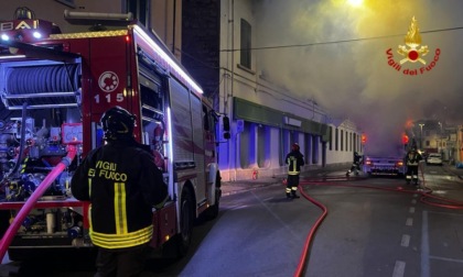 Fiamme dal compattatore di Alia