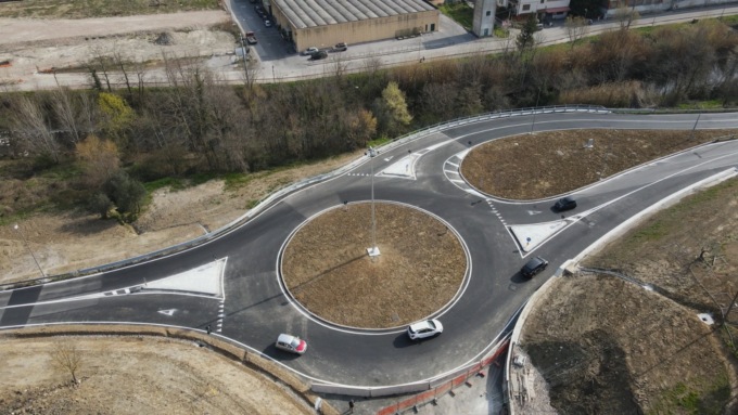 Vaiano, inaugurata la rotatoria de L’Isola sulla SR325