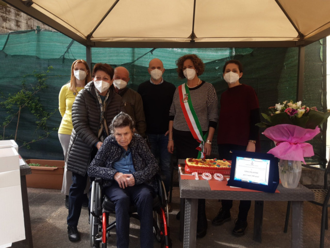 Una nuova centenaria a Lastra a Signa, gli auguri del sindaco Bagni  a Gina Pilastri