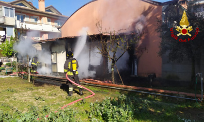 Montemurlo, fiamme in un annesso agricolo