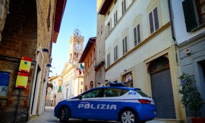 Perseguita la ex nuora dopo l’arresto del figlio per “stalking”. Sottoposto a divieto di avvicinamento dalla Polizia di Stato un uomo di 59 anni