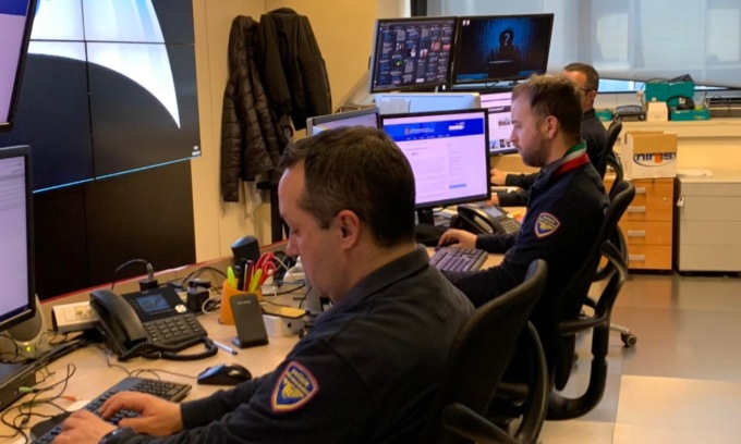 Avevano il reddito di cittadinanza ma… vivevano da nababbi con le truffe online