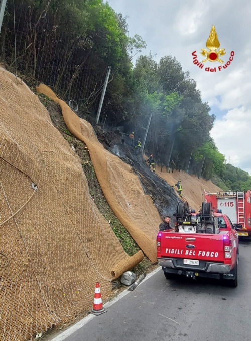 Ancora un problema sulla 325: a causa di un incendio possibili code