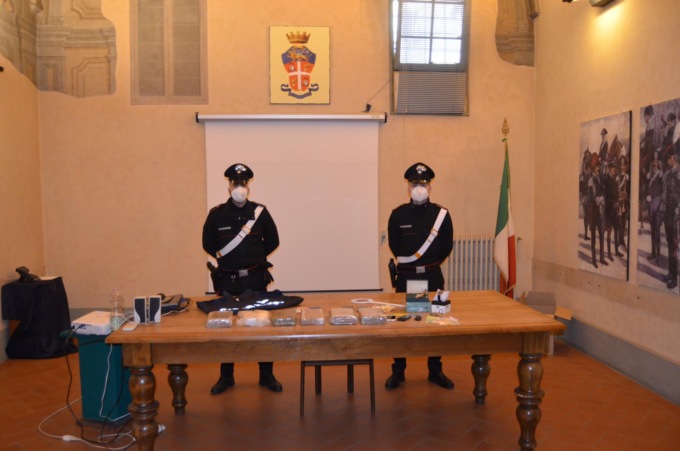 Coppia imprunetina presa per spaccio