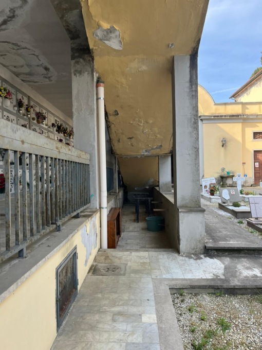 Condizioni indecorose nel cimitero comunale di Poggio a Caiano: la denuncia della Lega /Vedi foto