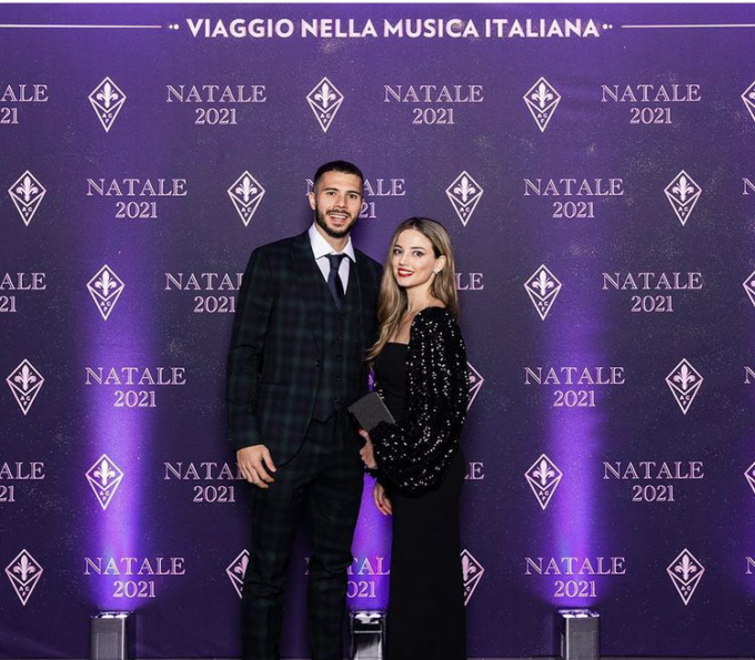 Insulti alla fidanzata del calciatore della Fiorentina: la denuncia di lui