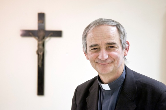 Il cardinale Zuppi, neo presidente della Cei, a Prato per parlare di «Ascolto e incontro»