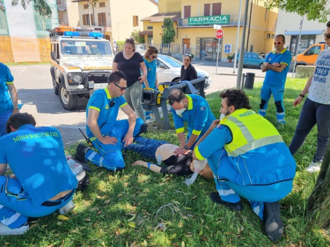 Incendio in una scuola a Montemurlo: spettacolare esercitazione che sabato sera ha anche destato preoccupazione nei montemurlesi