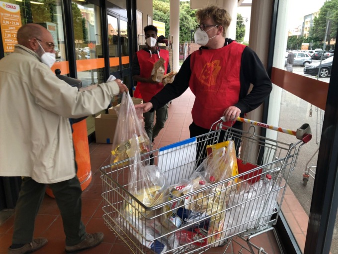 Torna la raccolta alimentare a favore dell’emporio nei supermercati Conad e Coop