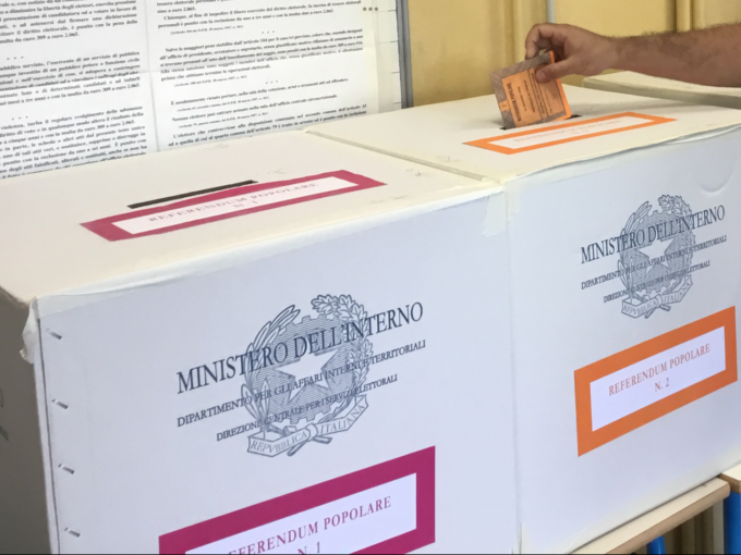 La contestazione ai seggi elettorali a Campi: “Negati i diritti”