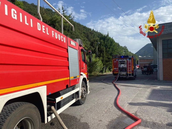 A fuoco un canneto a Vaiano: l’intervento dei Vigili del Fuoco