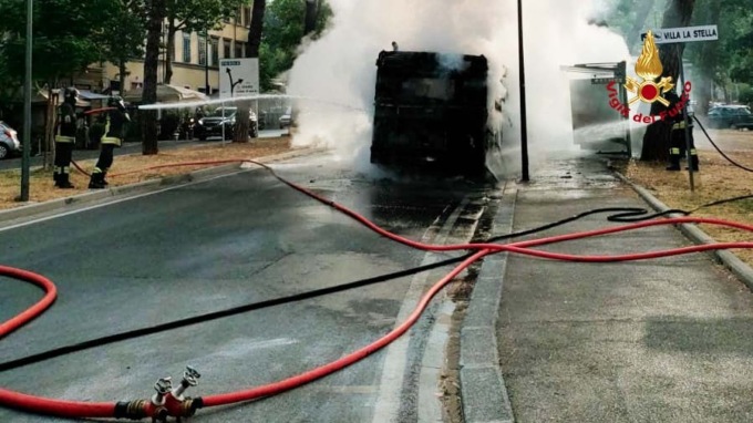 A fuoco un autobus a Firenze