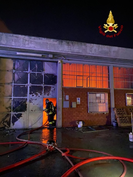 Incendi dolosi, ditte cinesi e traffici illeciti: le indagini portano in Spagna