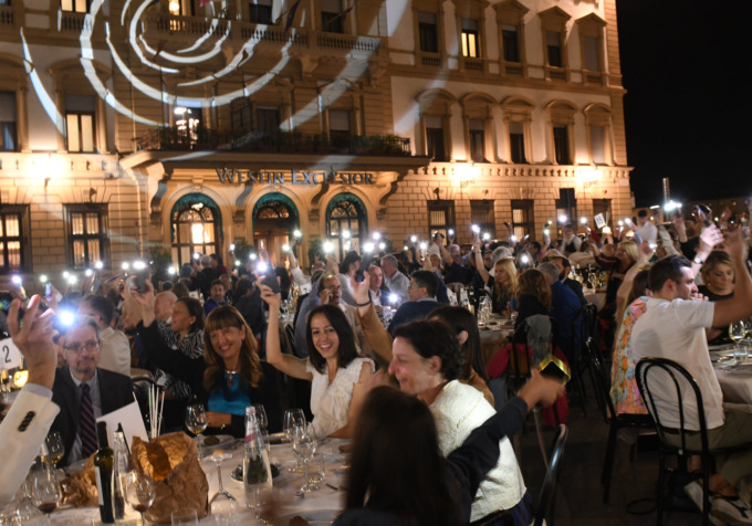 500 persone in piazza Ognissanti per la cena a favore dell’ATT