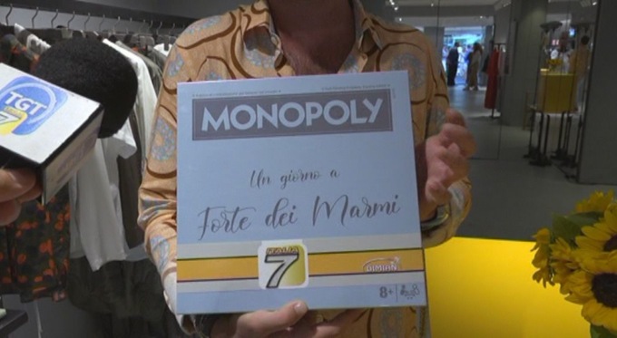 Il gioco del Monopoly spopola a Forte dei Marmi grazie alla partnership con Italia7