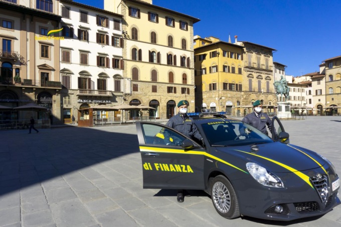 Firenze: truffa aggravata, sequestri per oltre mezzo milione di euro