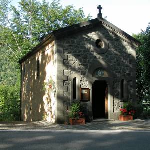 “Randellato in processione con l’asta del crocifisso”…. ma è uno spettacolo!