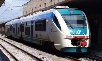 Tragedia a Vernio: si butta sotto al treno