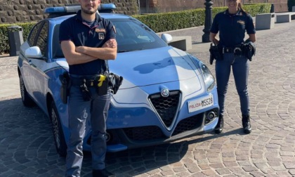 Agenti della Polizia di Stato si improvvisano “meccanici” e aggiustano la carrozzina di un anziano costretto a letto durante tutto il week-end