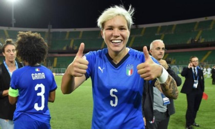 La calciatrice fiorentina Linari protagonista del libro "Azzurre - Storia della Nazionale femminile"