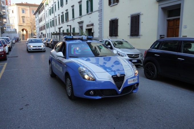 Rapina in un bar nel centro storico fiorentino: colpito il gestore con una bottigliata alla testa