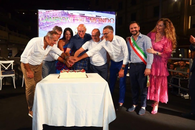 Una notte “mundial” in piazza con gli immortali di Spagna ’82