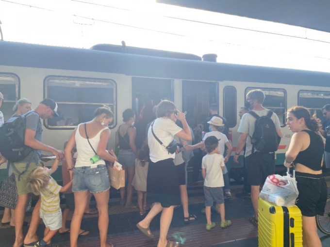 Treni, Torselli(Fdi): “Caos lavori in galleria, viaggi infernali per pendolari e turisti”