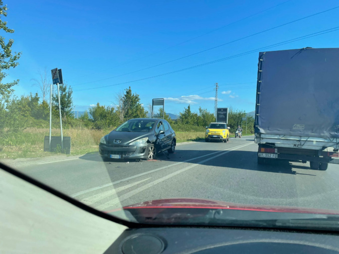 Traffico bloccato sulla barberinese per incidente