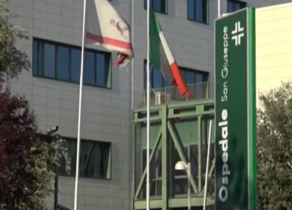 Bientina (Pisa), i carabinieri sparano a un’auto in fuga: colpito alla spalla un 20enne albanese