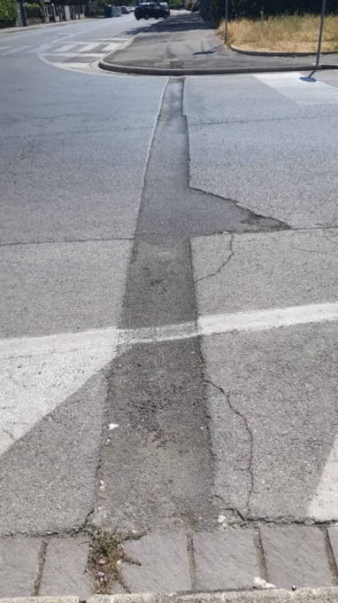 Viuzzo della Marzoppina sconnesso, i cittadini:”Il Comune di Scandicci provveda a sistemare l’asfalto”