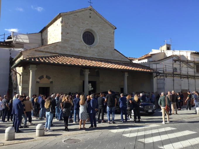 Addio ad Emanuele Novi, folla di persone oggi nella Pieve di Sesto