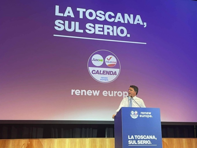 Renzi al Pala Congressi infiamma la platea: “Saremo la sorpresa di queste elezioni”