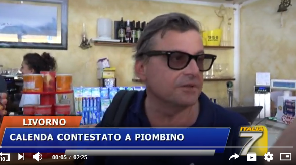 Carlo Calenda contestato a Piombino, dopo le ultime dichiarazioni sul rigassificatore