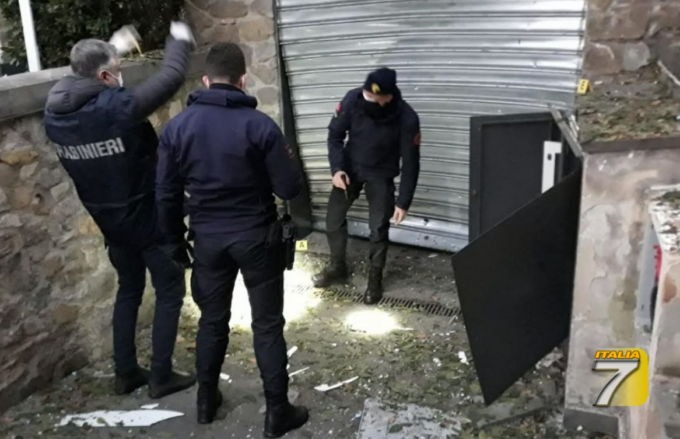 A Firenze arrivate le prime condanne per la bomba carta davanti alla pizzeria del febbraio 2021