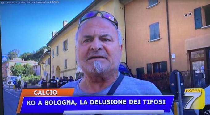 Firenze, la delusione dei tifosi per la sconfitta di Bologna