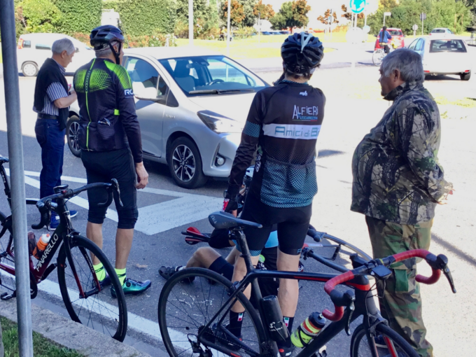 Incidente in via Tosca Fiesoli: urtato un ciclista