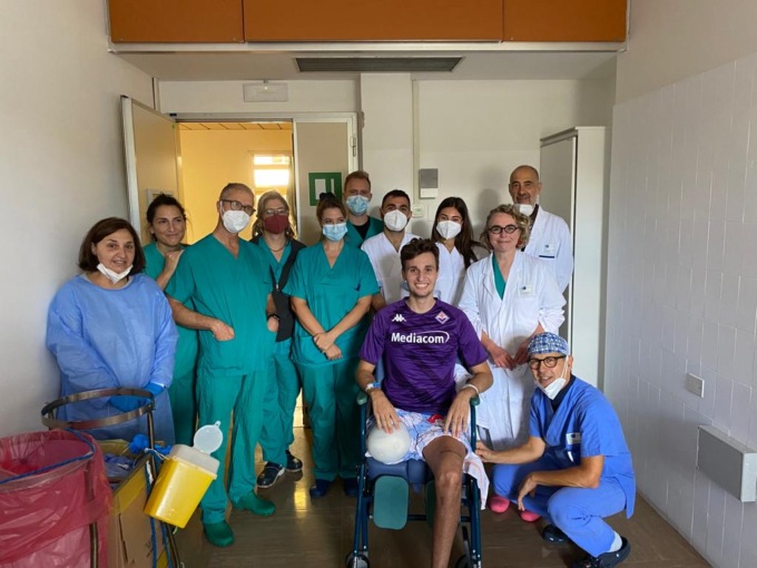 Maglia viola con la firma di Gonzalez. L’affetto del San Giovanni di Dio per Andrea che è stato un mese in intensiva