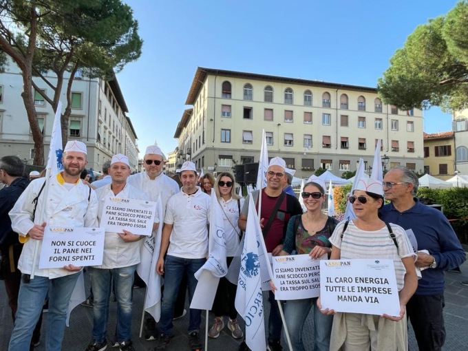 “La rivolta del pane”: a Firenze la protesta dei panificatori e pasticceri Confcommercio