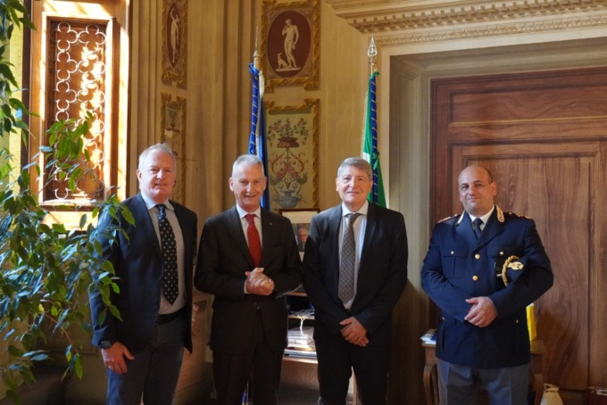 A Firenze arrivano due nuovi Dirigenti della Polizia di Stato ricevuti questa mattina dal Questore Maurizio Auriemma e dal Prefetto Valerio Valenti