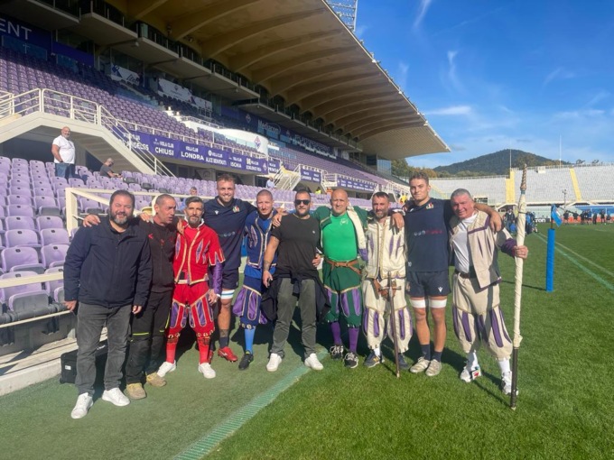 Il Calcio Storico Fiorentino ha incontrato la Nazionale di rugby