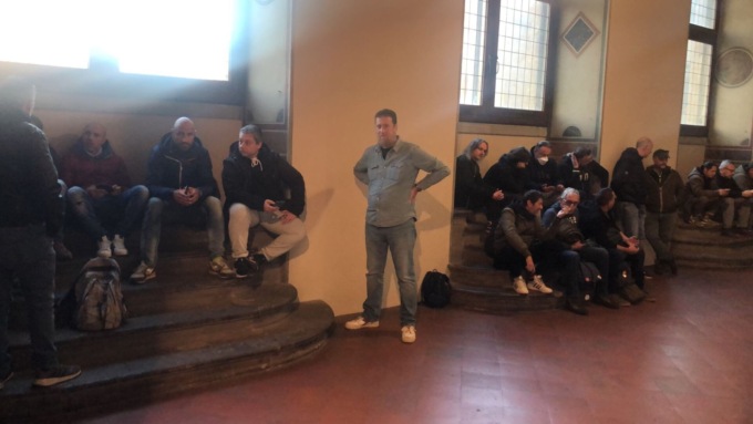 I lavoratori dell’ex Gkn hanno “occupato” il Consiglio comunale di Firenze e scoppia la polemica sull’Inno d’Italia